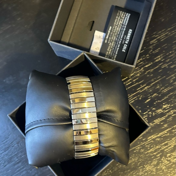 Kenneth Cole Men's expandable watch - Picture 3 of 5